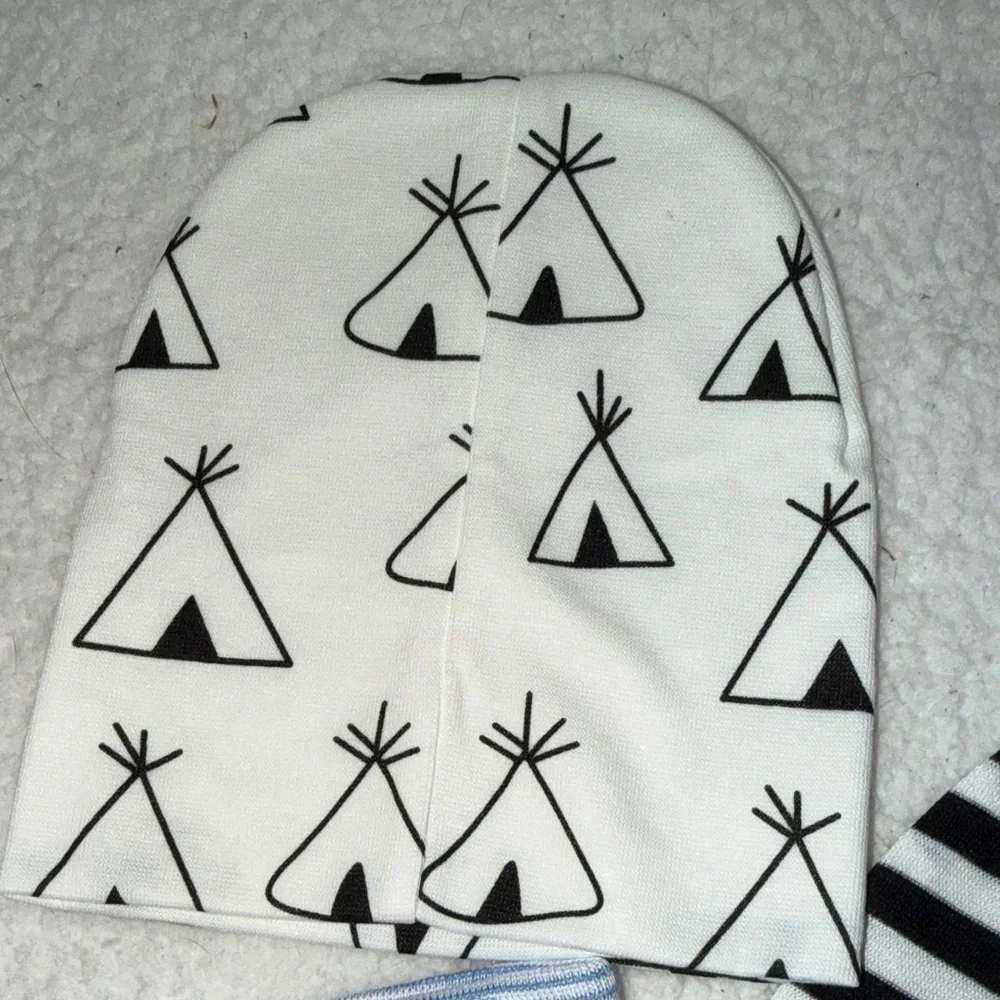 Set of Baby‎ Beanies Newborn Hat NWOT